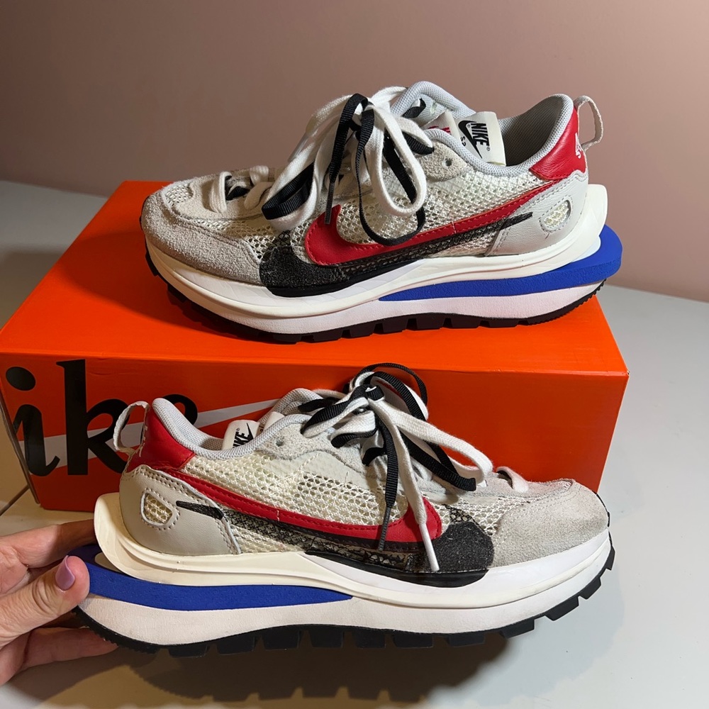 Nike x sacai VaporWaffle sport fuchsia game royal